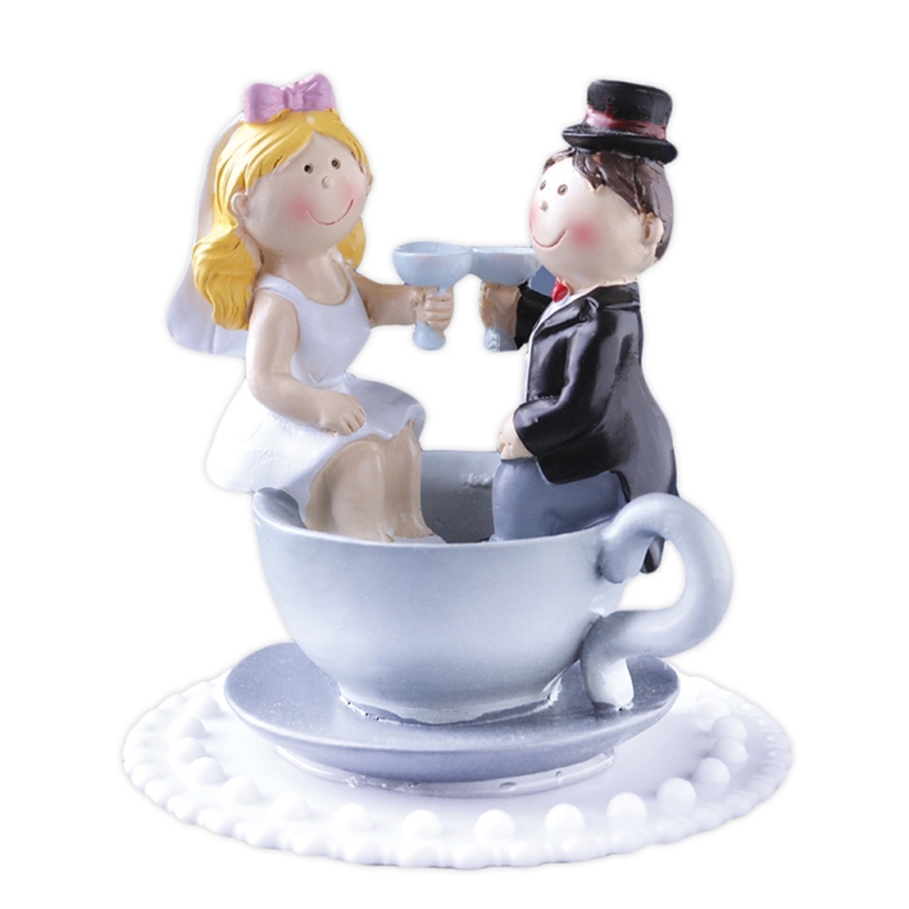 Brautpaar mit Kaffeetasse
