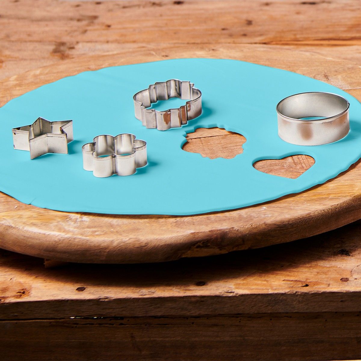 F20705_2_8c6f98a1e27bbc48d9ac202e8d448c67_1 Funcakes Ausgerollte Fondantdecke, Baby Blau- 36cm Ø